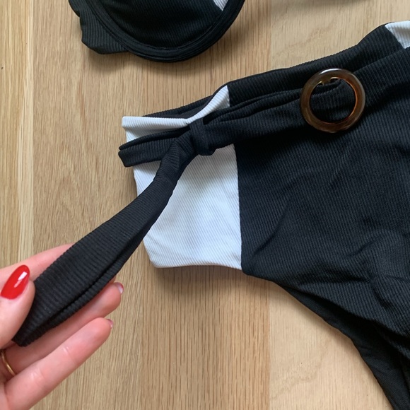 Black and white minimalist bikini with padding high waisted cheeky swimsuit - Picture 3 of 7